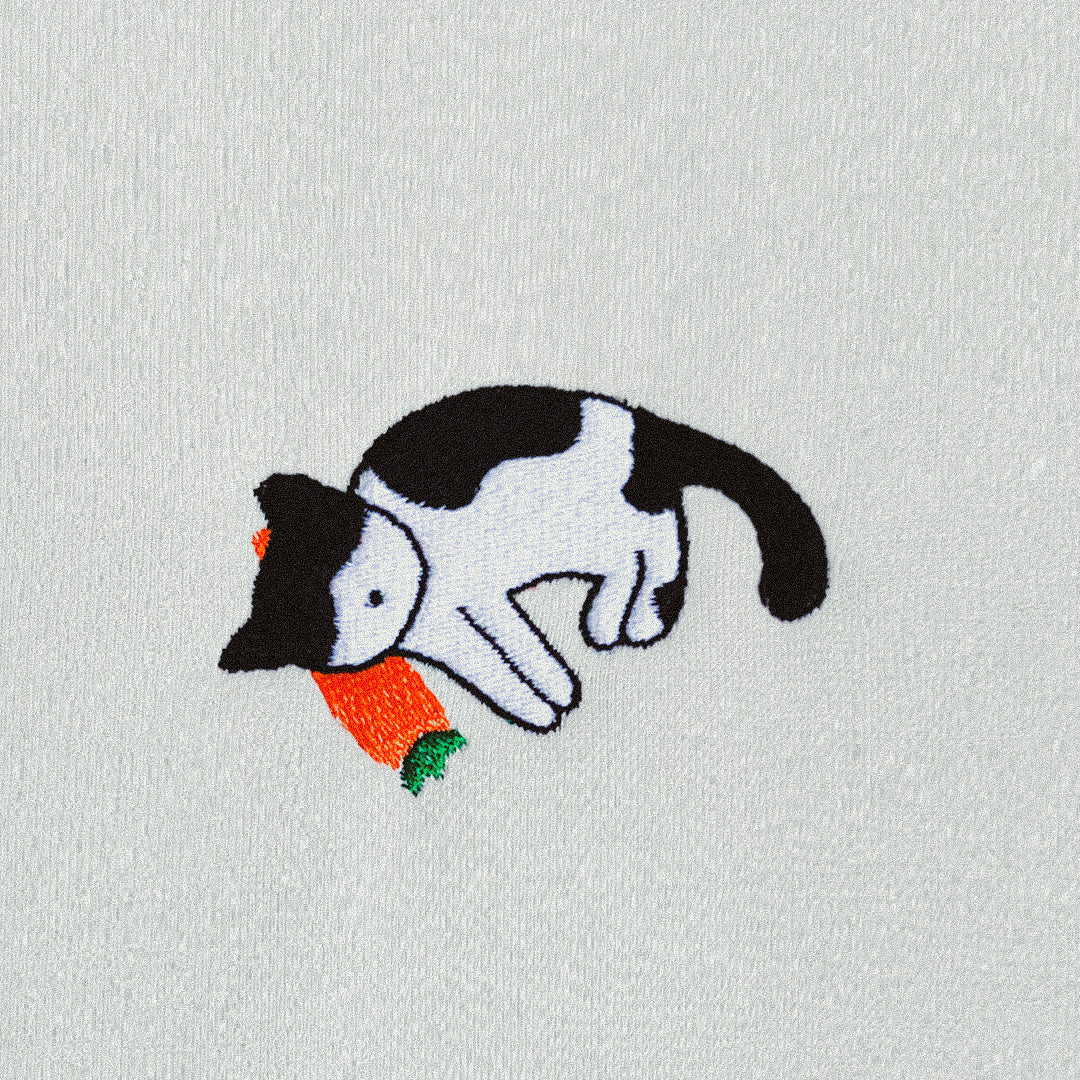 cat sleeping on carrot | sweatshirt